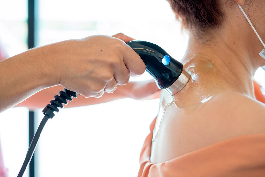 Extracorporeal Shockwave Therapy (ESWT) treatment over back and shoulder.